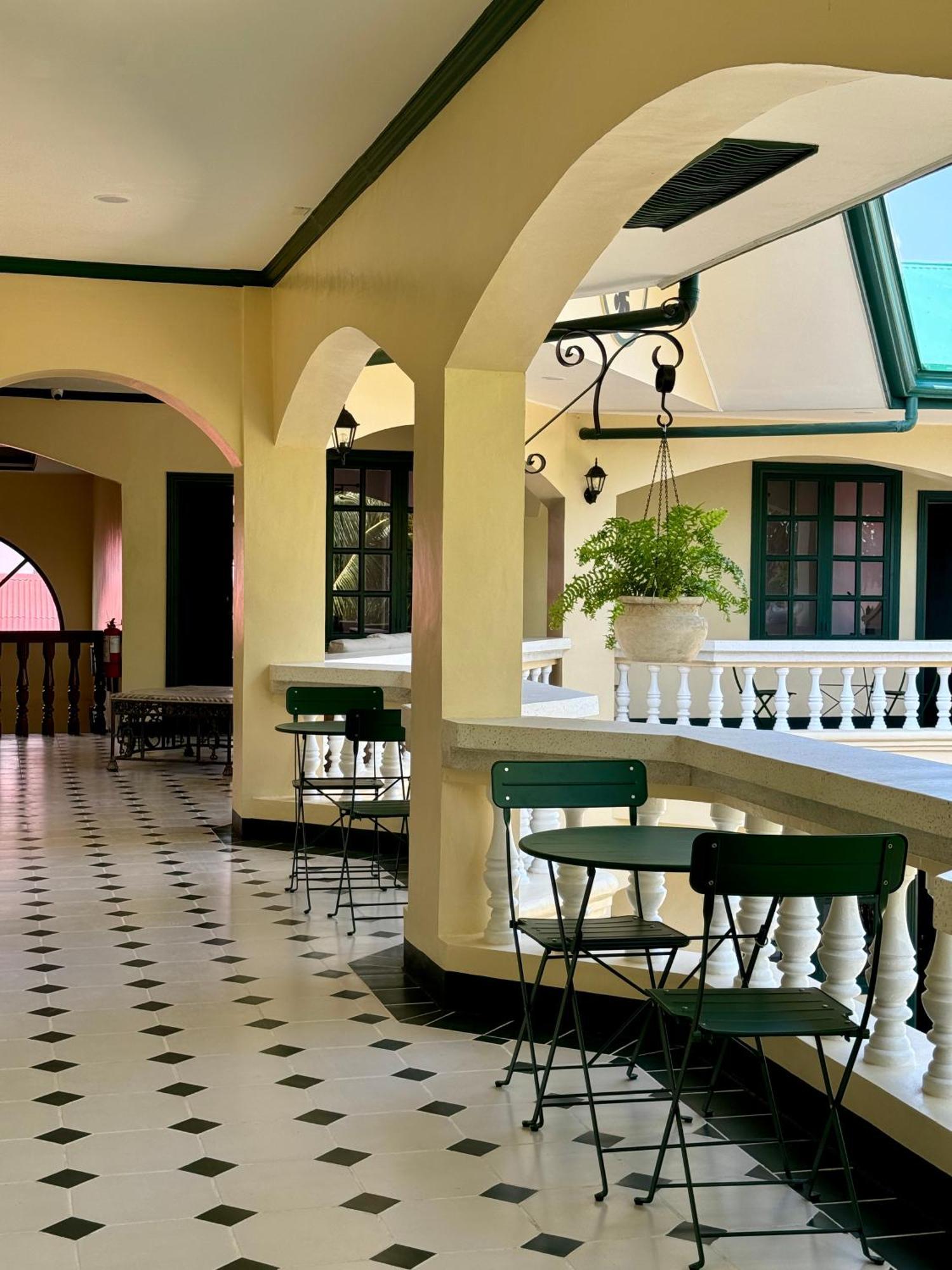 La Planta Hotel And Restaurant, Inc. Bais Exteriér fotografie