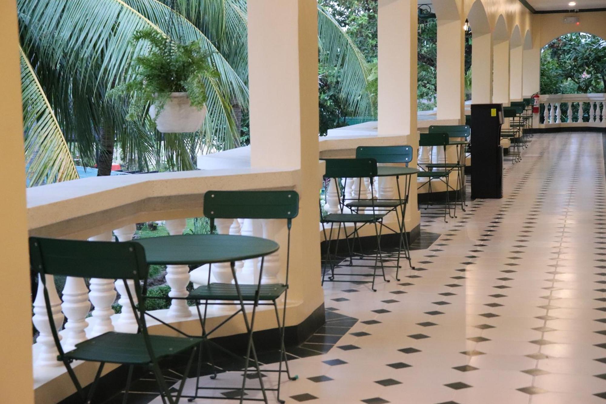 La Planta Hotel And Restaurant, Inc. Bais Exteriér fotografie