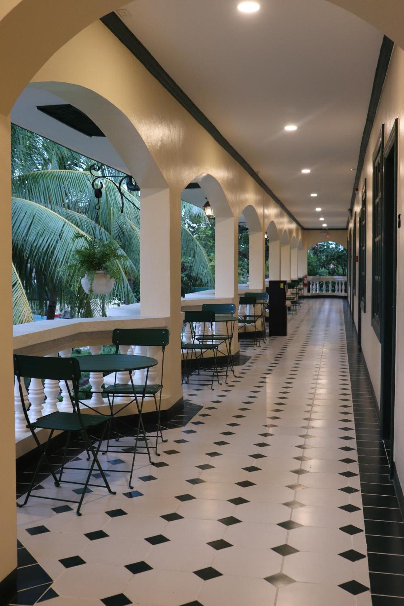 La Planta Hotel And Restaurant, Inc. Bais Exteriér fotografie