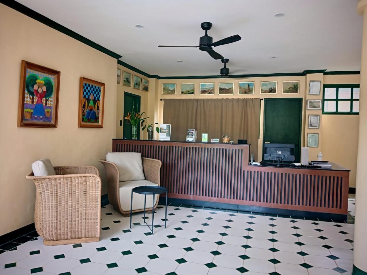 La Planta Hotel And Restaurant, Inc. Bais Exteriér fotografie